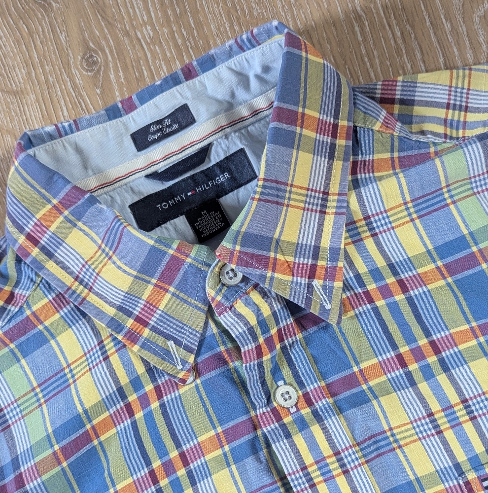 Tommy Hilfiger Men's Vibrant Plaid‎ Button-Down T-Shirt - Men's Medium